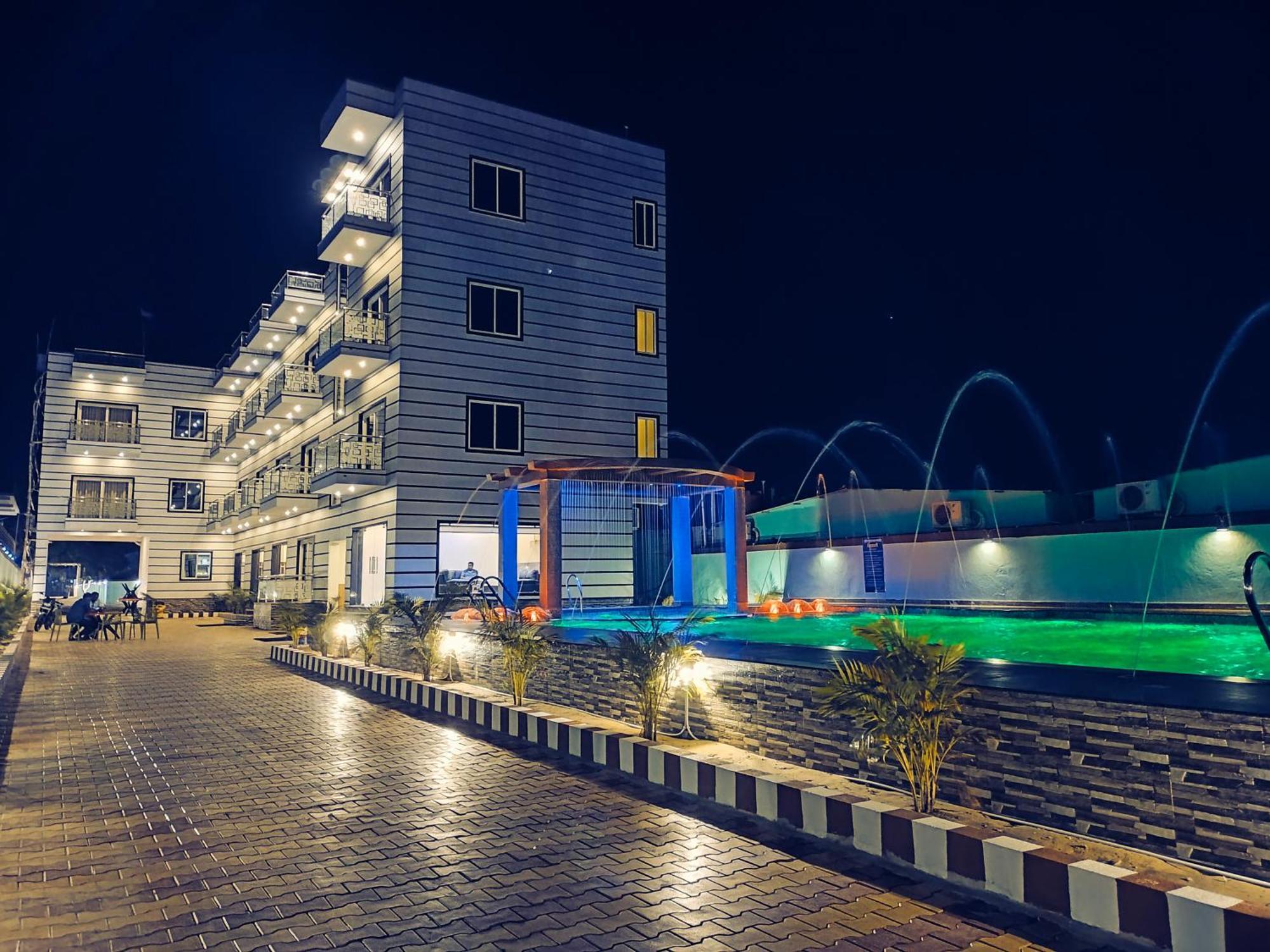 The Triton Beach Resort 曼达莫尼 外观 照片