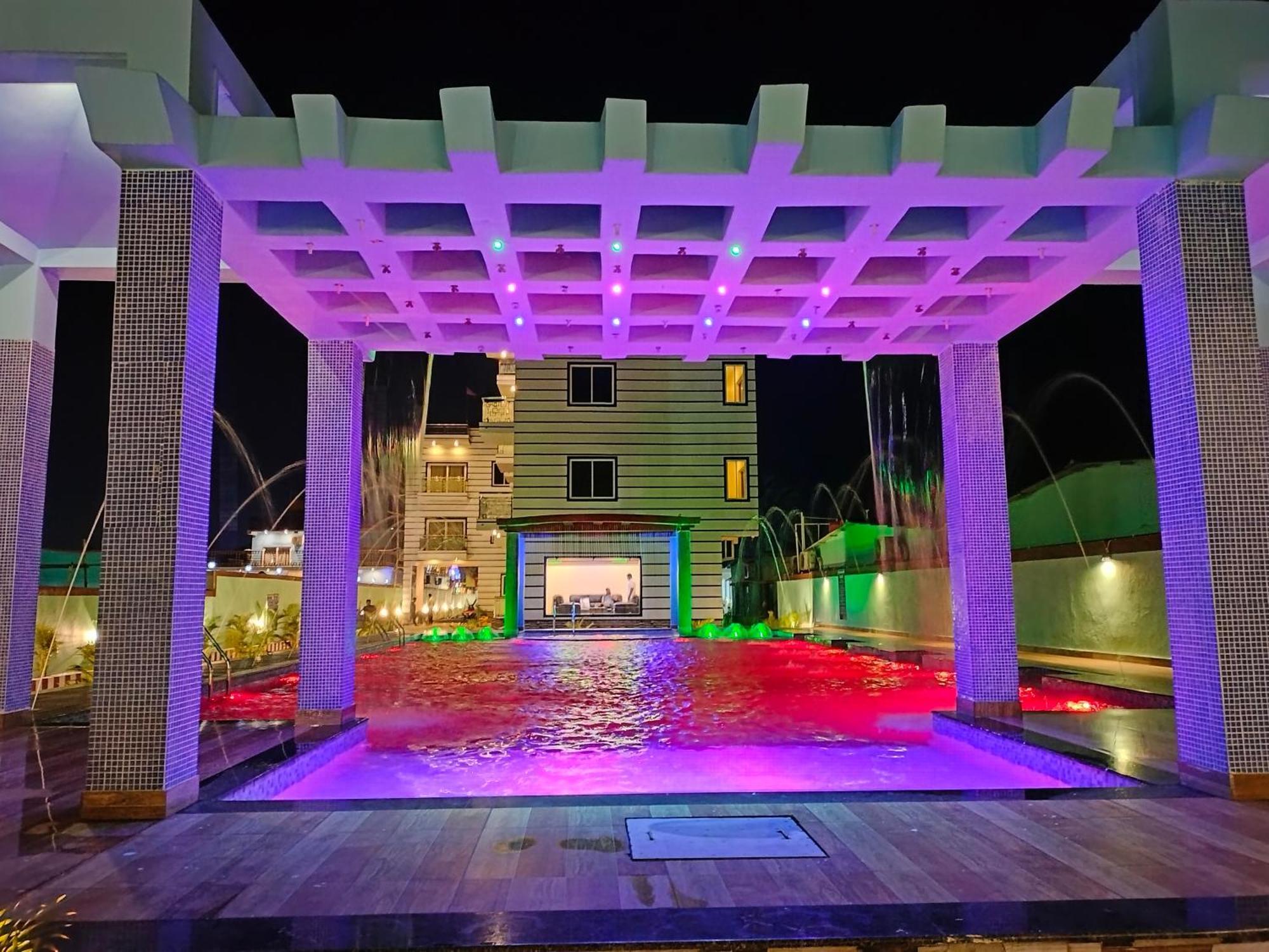 The Triton Beach Resort 曼达莫尼 外观 照片