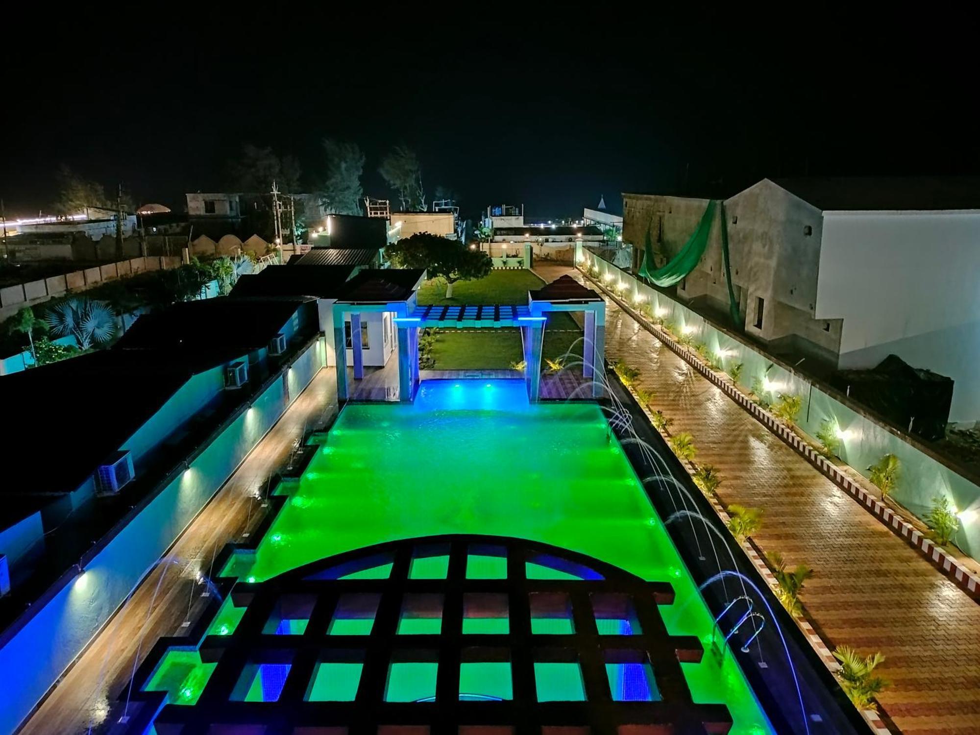The Triton Beach Resort 曼达莫尼 外观 照片